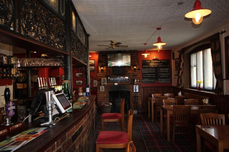The Clothiers Arms - Bar