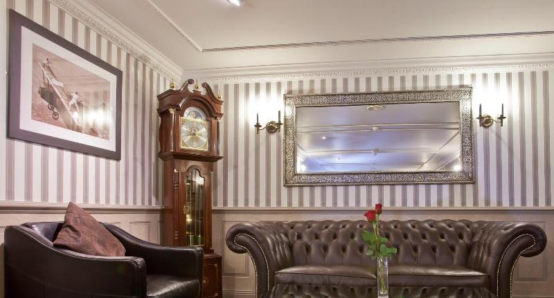 Cobo Bay Hotel - Bar
