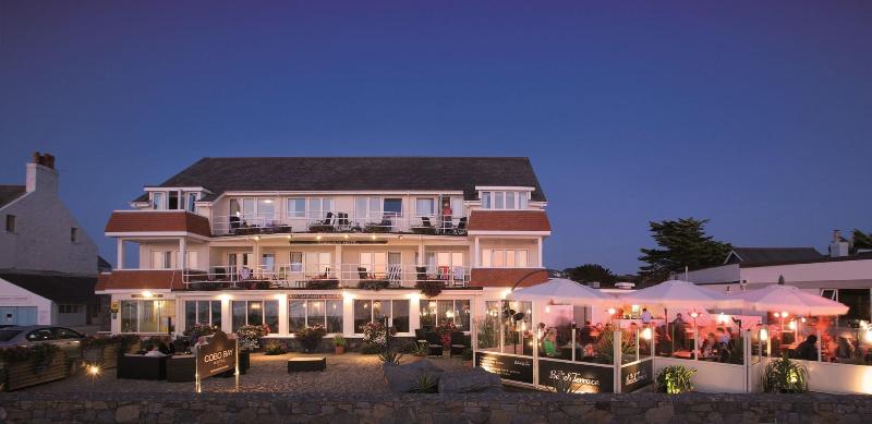 Cobo Bay Hotel - Genel