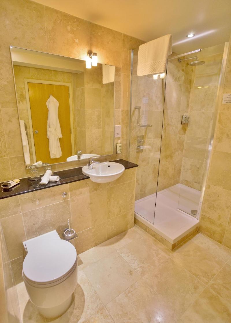 Cobo Bay Hotel - Oda