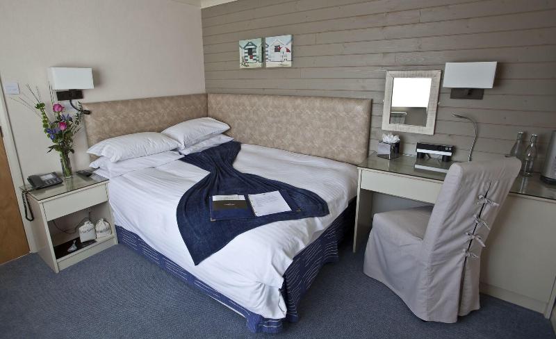 Cobo Bay Hotel - Oda