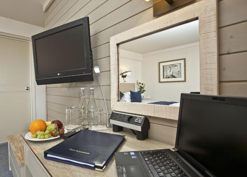 Cobo Bay Hotel - Oda