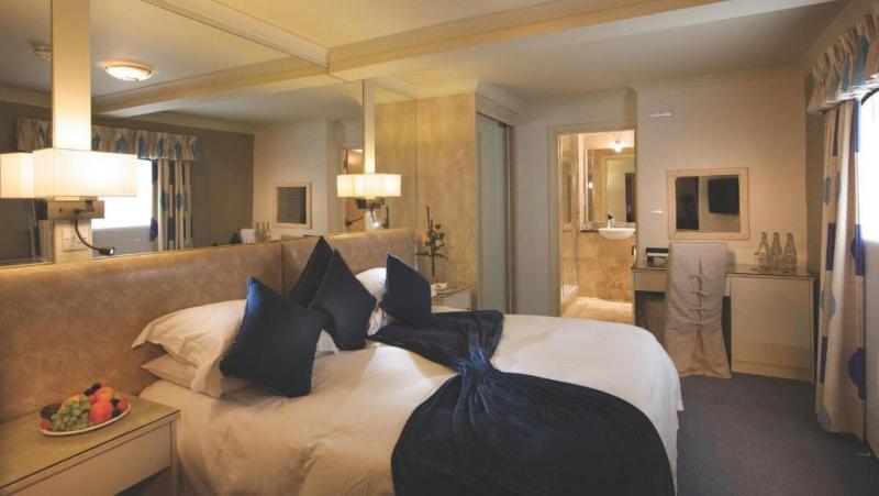 Cobo Bay Hotel - Oda