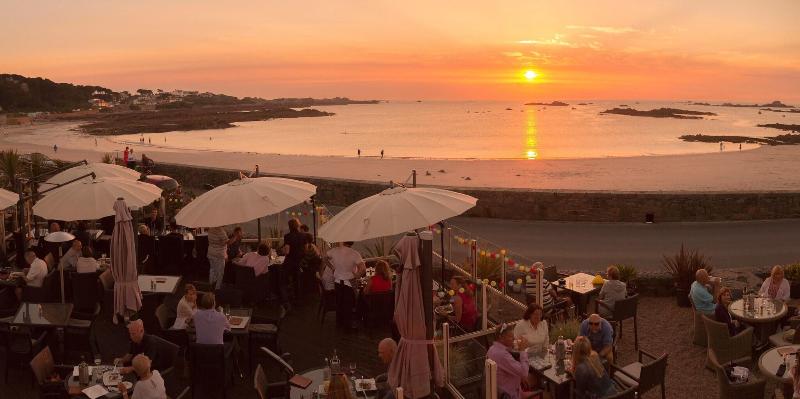 Cobo Bay Hotel - Plaj