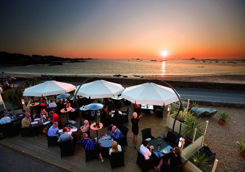 Cobo Bay Hotel - Restoran