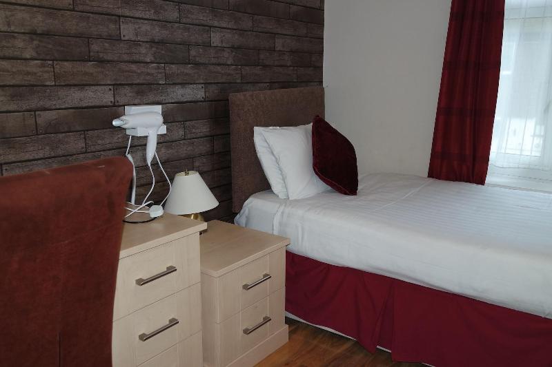 Gable End Hotel - Oda