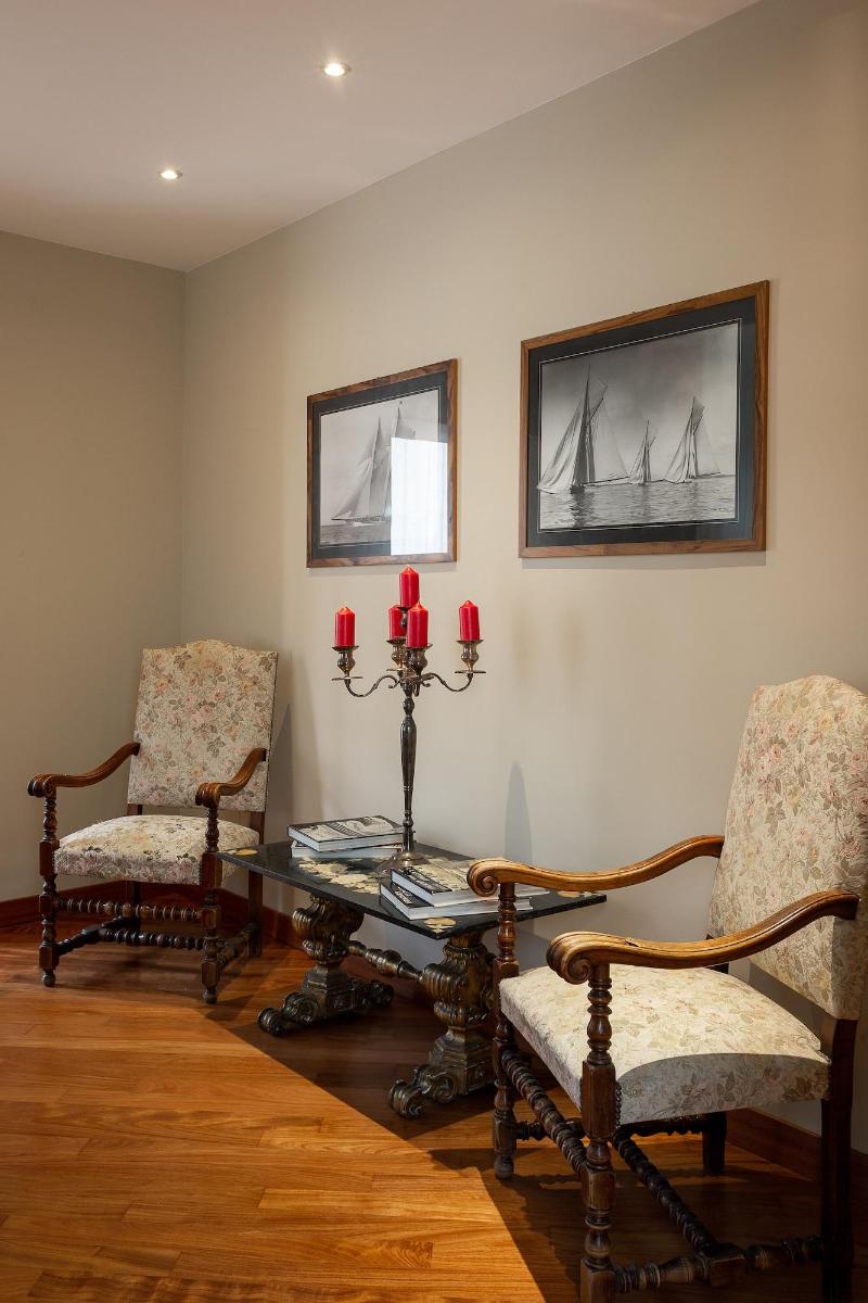 Hnn Luxury Suites - Lobi