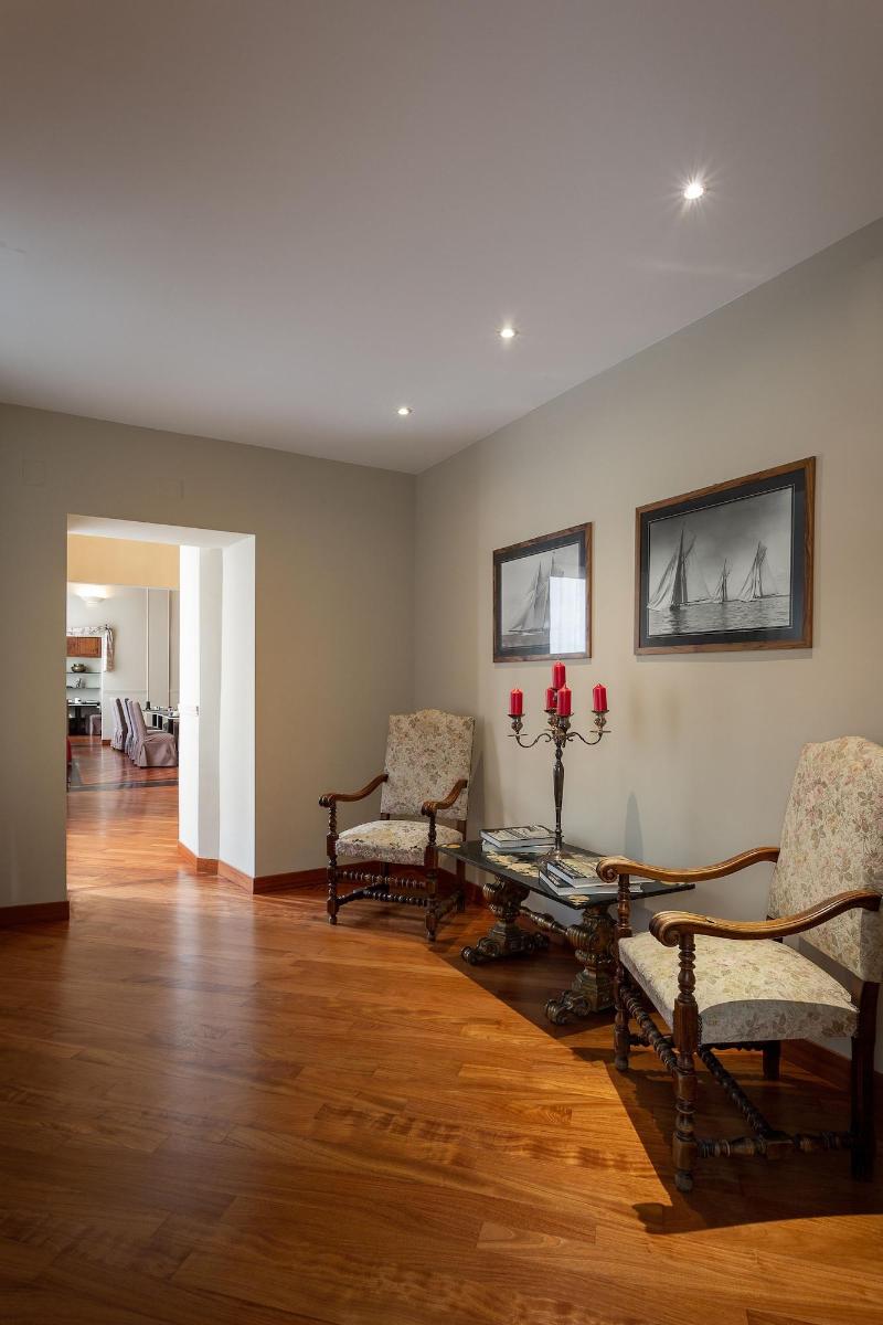 Hnn Luxury Suites - Lobi
