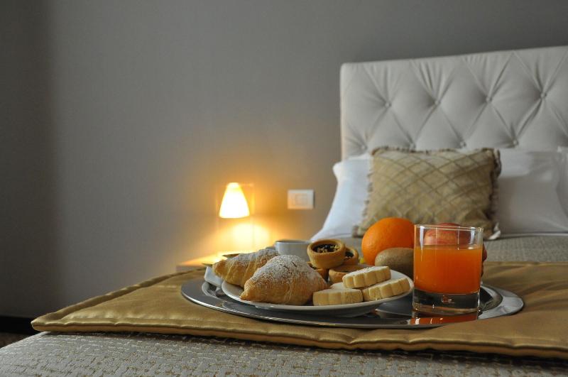 Hnn Luxury Suites - Oda