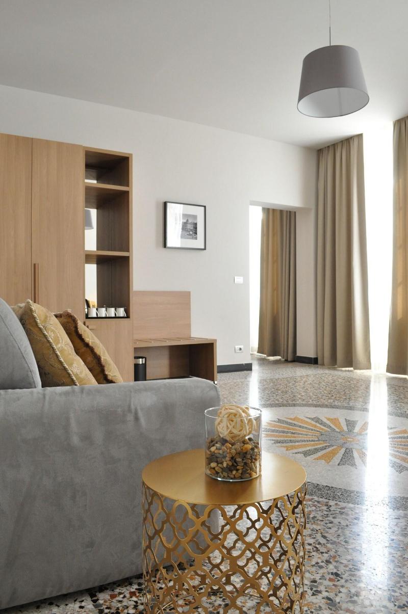 Hnn Luxury Suites - Oda