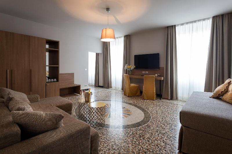 Hnn Luxury Suites - Oda