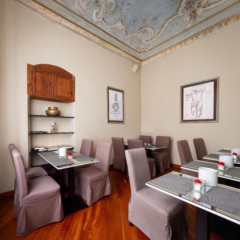 Hnn Luxury Suites - Restoran