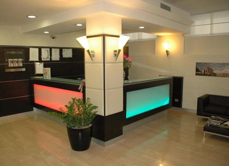 Hotel Kristall - Lobi