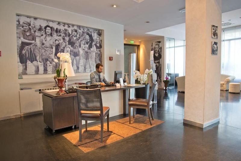 Hotel Cavour Novara - Lobi