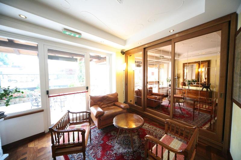 Hotel Ungheria Varese 1946 - Lobi