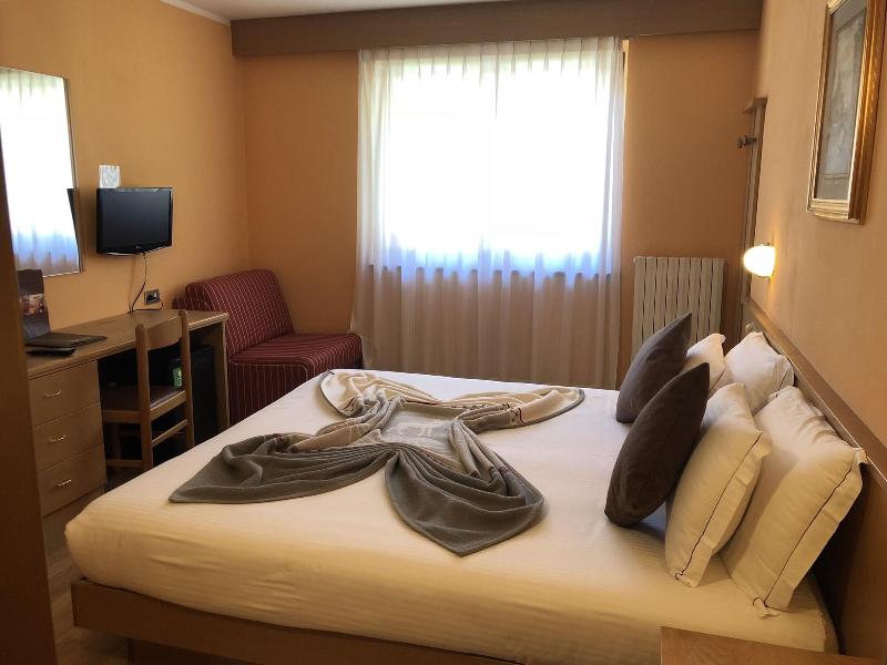 Olimpia Hotel - Oda