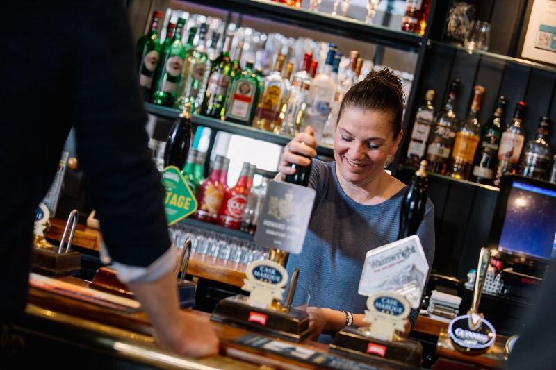 Howard Arms - Bar