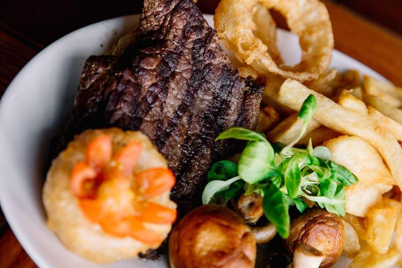 Howard Arms - Restoran