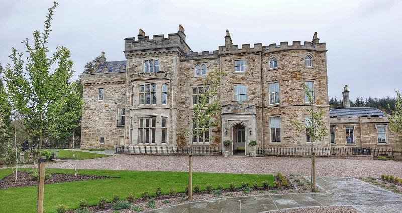 Crossbasket Castle - Genel