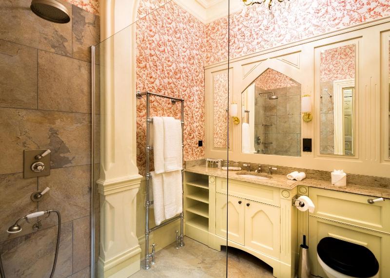 Crossbasket Castle - Oda