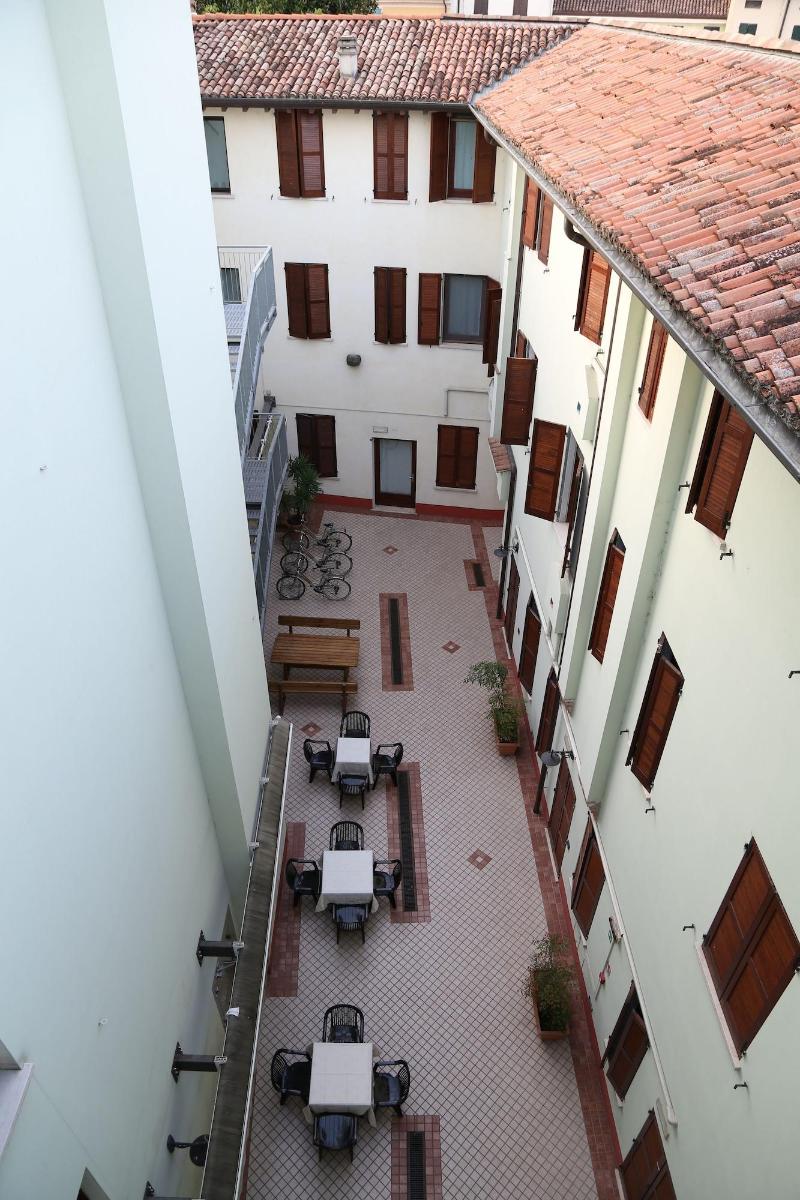 Hotel Mantegna Stazione - Genel