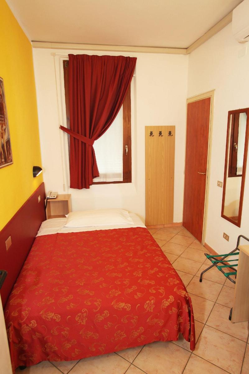 Hotel Mantegna Stazione - Oda