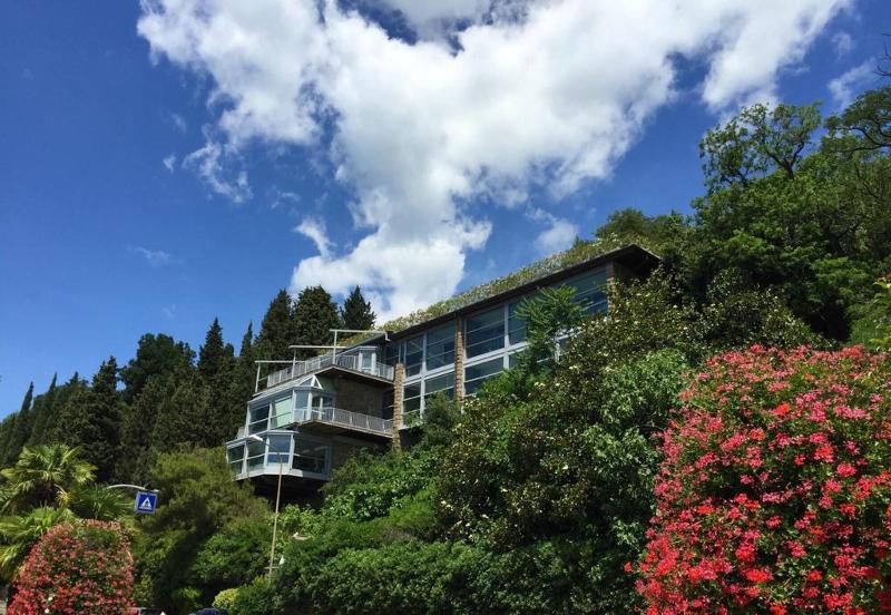 Maximilian's Residence - Oda