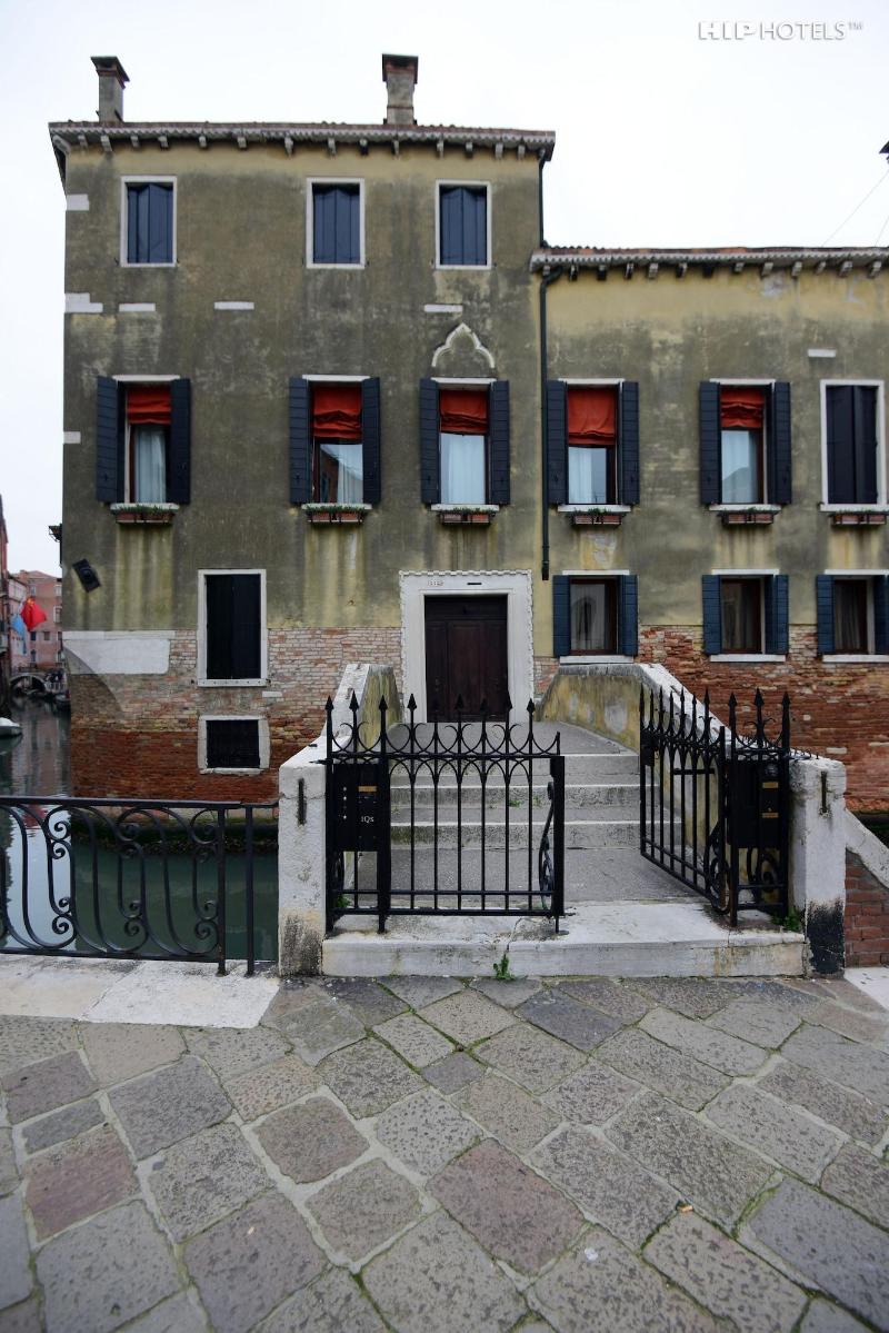 Charming House Iqs - Genel