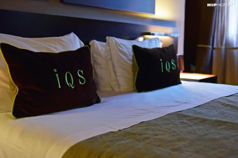 Charming House Iqs - Oda