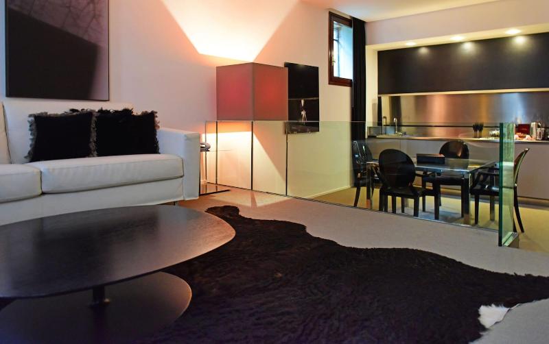 Charming House Iqs - Oda