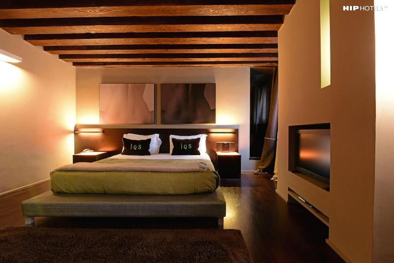 Charming House Iqs - Oda