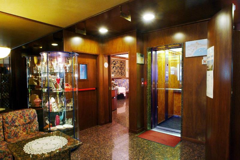 Hotel Roma - Lobi