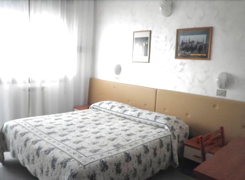 Hotel Touring - Oda