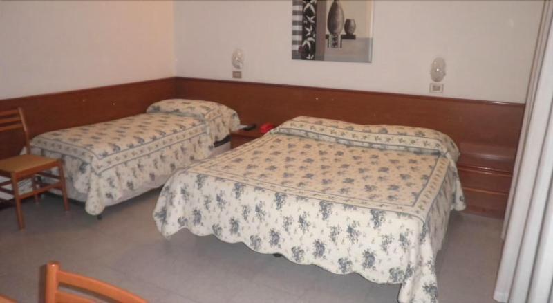 Hotel Touring - Oda