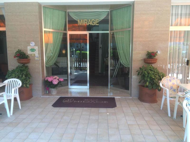 Hotel Mirage - Genel