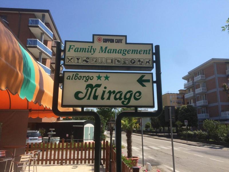 Hotel Mirage - Genel