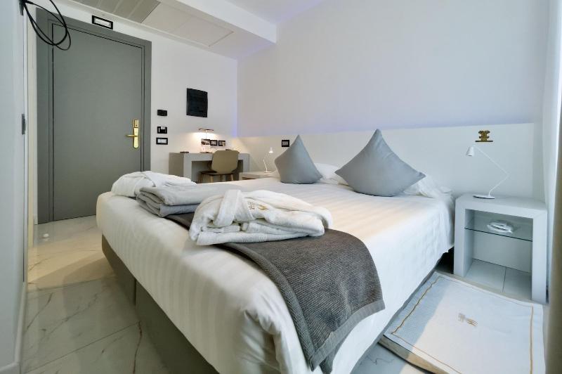 Hotel Monaco - Oda