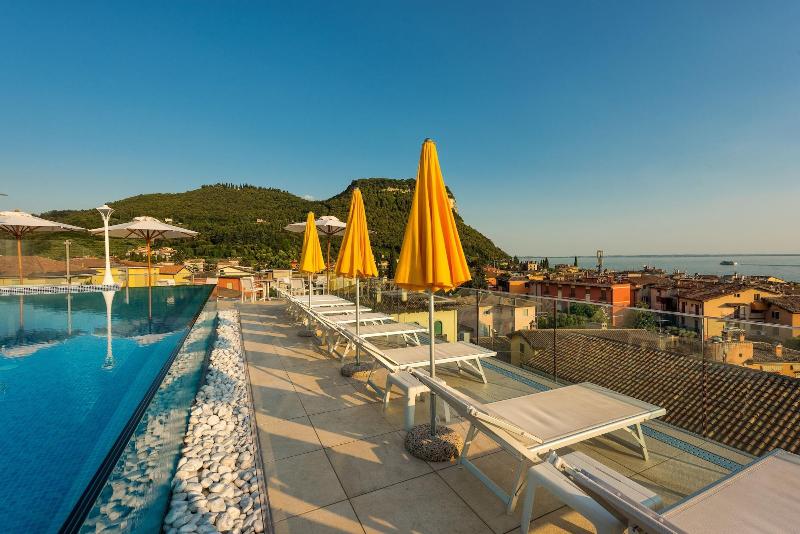 Sky Pool Hotel Sole Garda - Teras