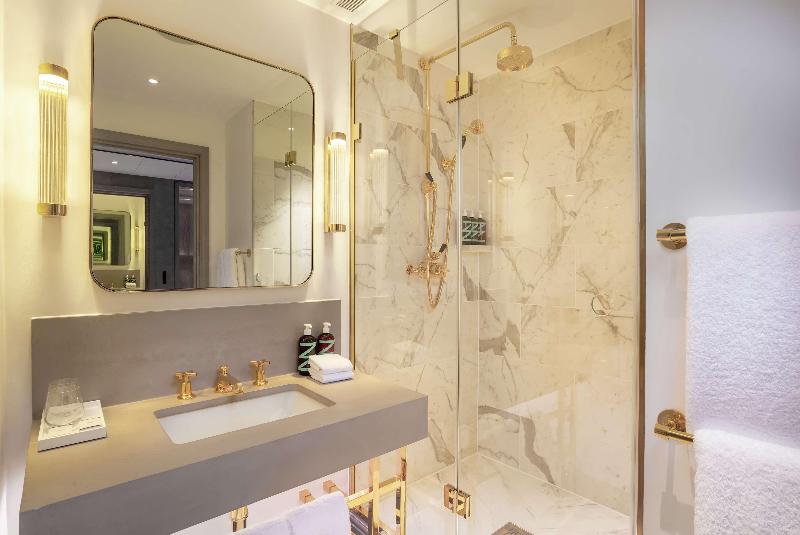Hart Shoreditch Hotel London, Curio Collection by - Oda