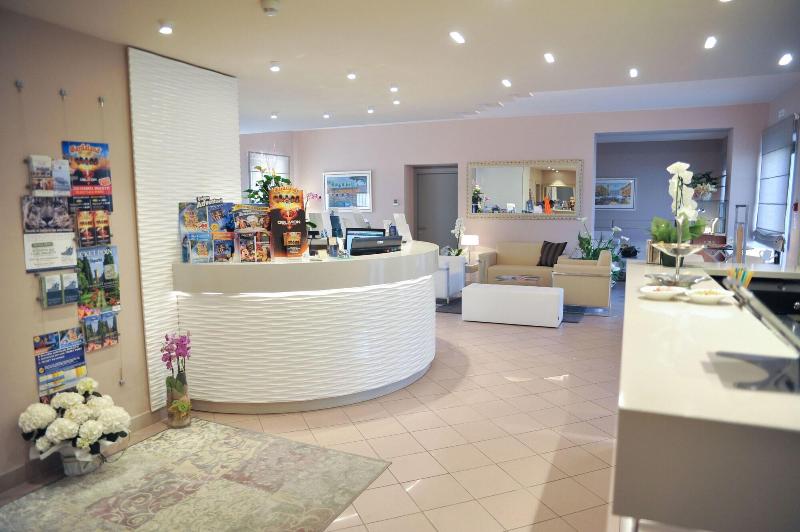 Hotel Dori - Lobi