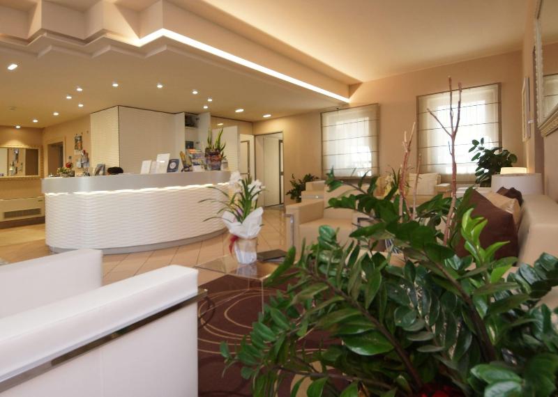 Hotel Dori - Lobi