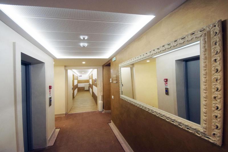 Hotel Dori - Lobi