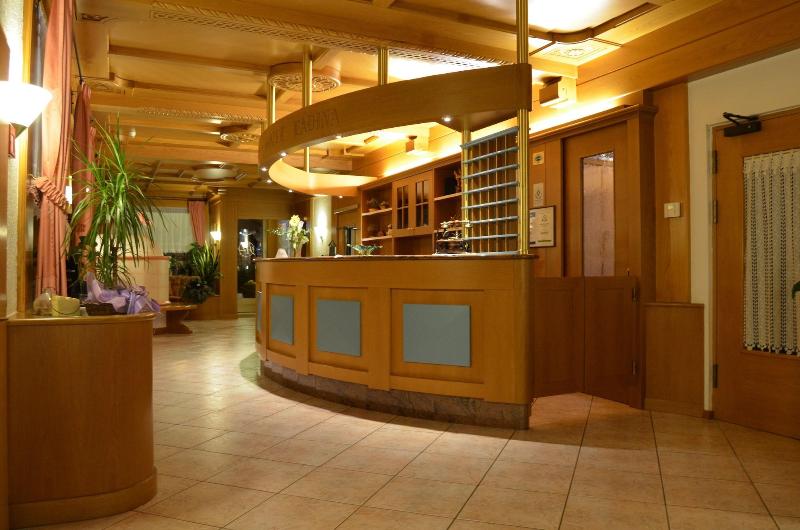 Hotel Ladina - Lobi