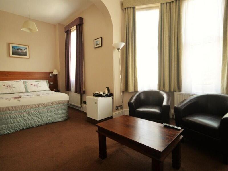 Gateway Hotel - Genel