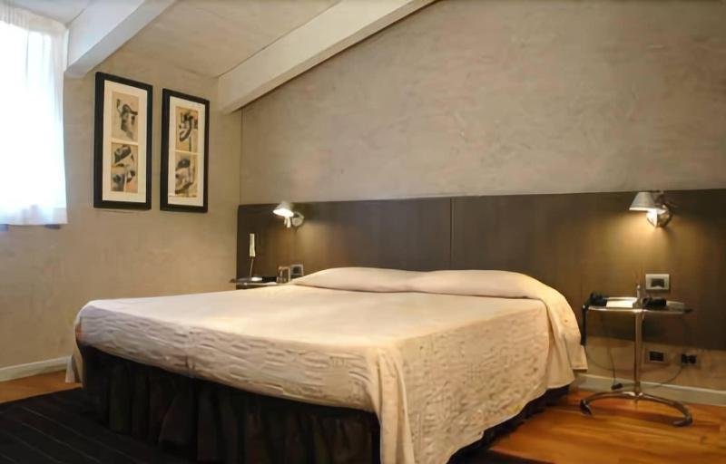 Century Hotel - Oda