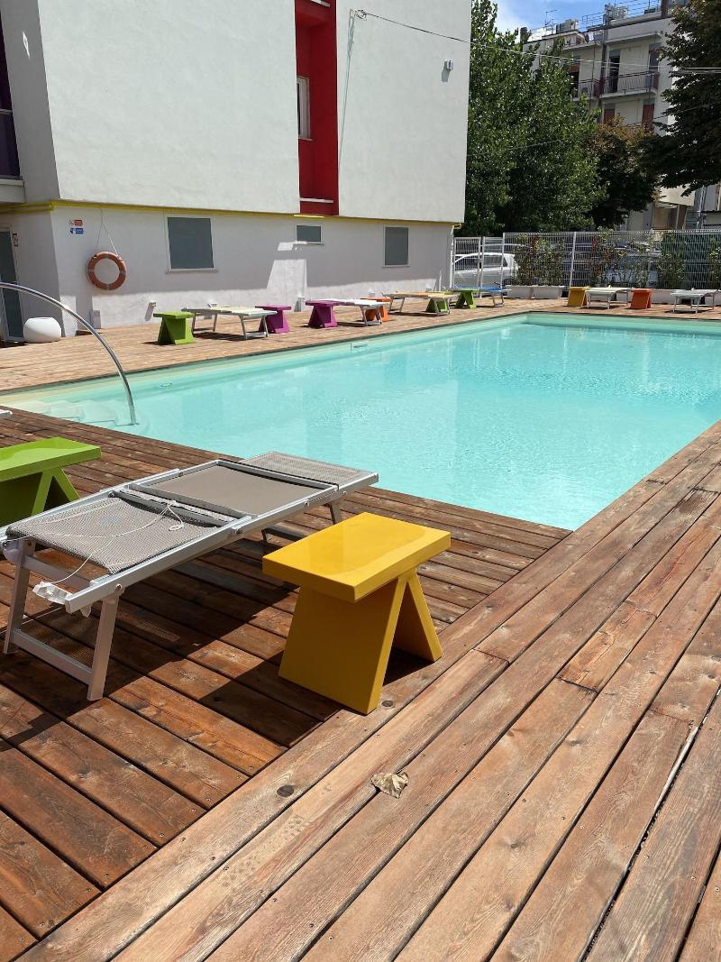 Hotel Rainbow - Genel