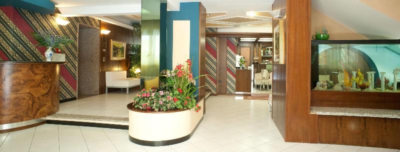 Hotel Augustus - Lobi