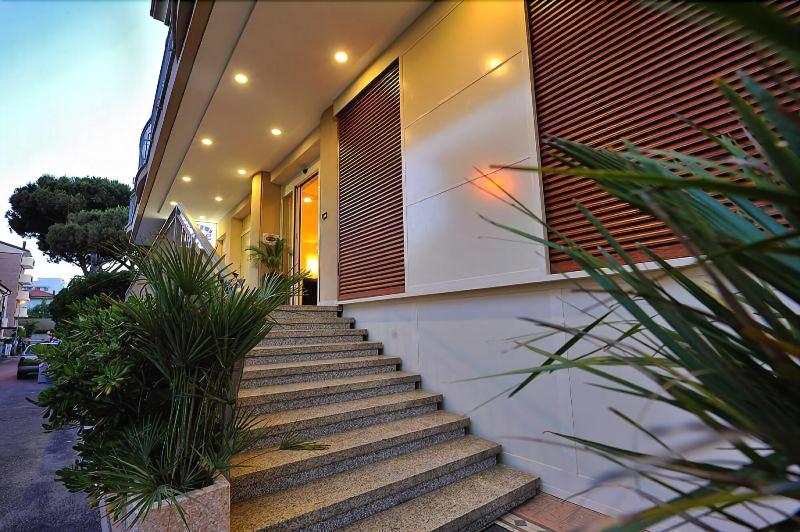 Hotel Bridge - Genel