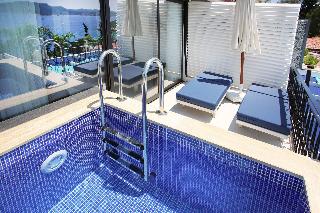 Nur Beach Hotel