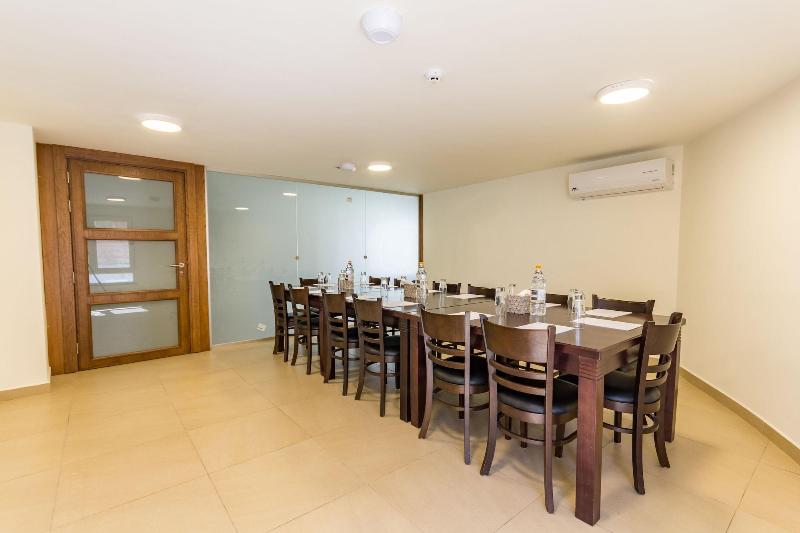 7Th Star Hotel Suites - Restoran
